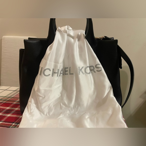 MICHAEL KORS Large Rollins Pebbled Leather Satchel - Picture 4 of 16